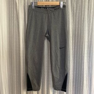 Nike Pro Size: M Capri Leggings